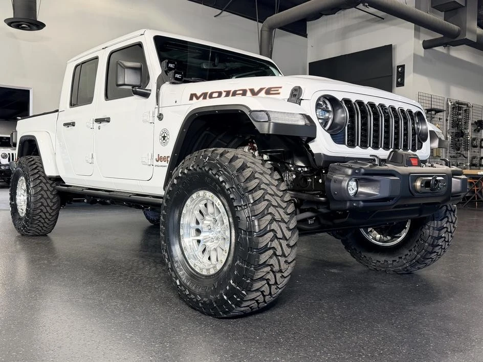 2023 Jeep JT Gladiator - Image 2 of 31