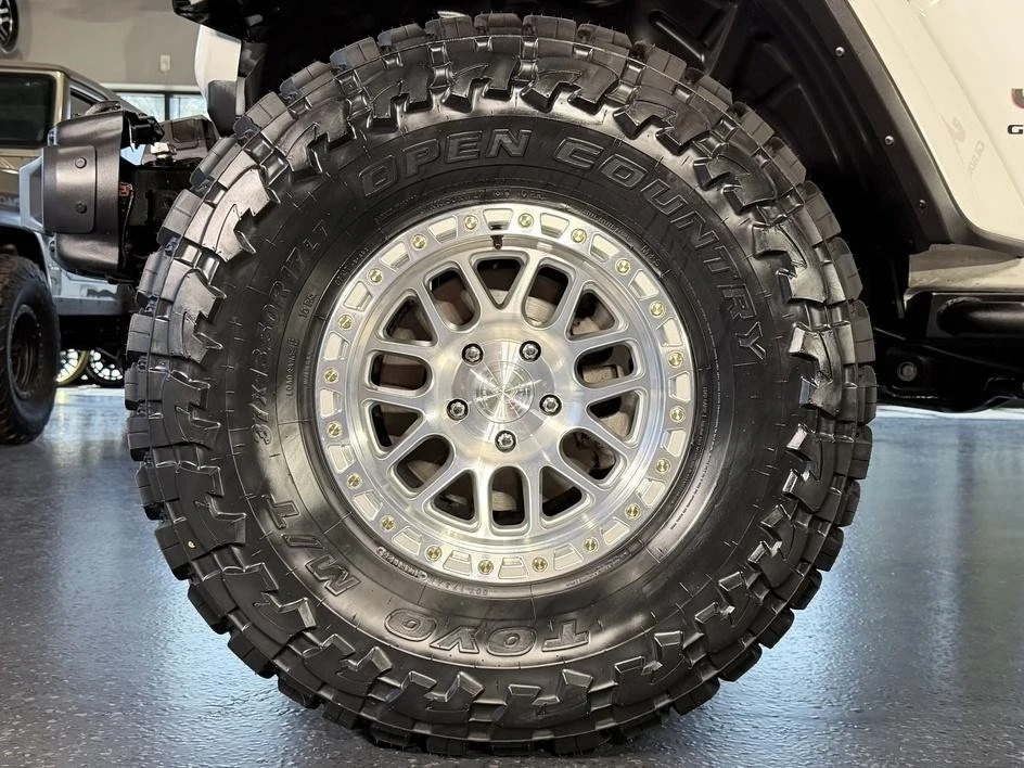 2023 Jeep JT Gladiator - Image 25 of 31