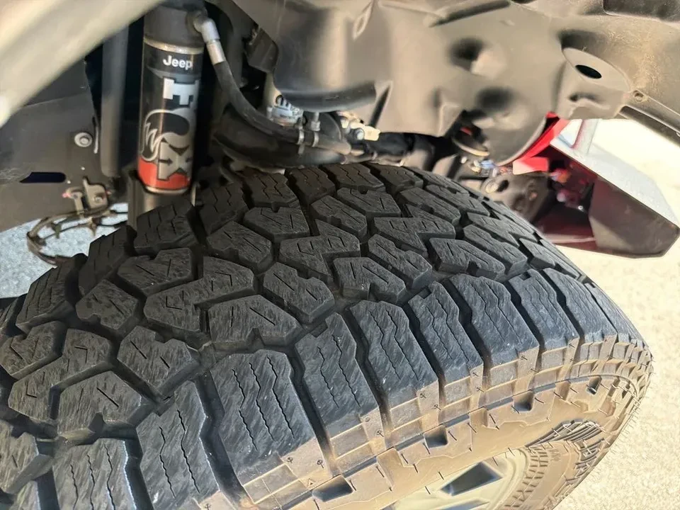 2023 Jeep JT Gladiator - Image 16 of 19