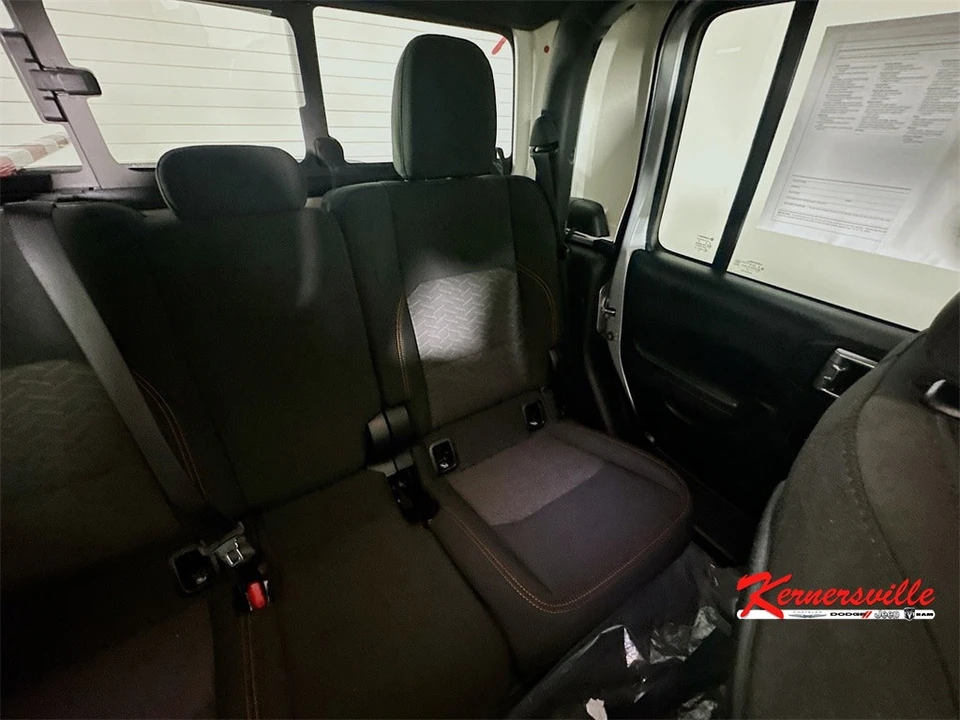2023 Jeep JT Gladiator - Image 14 of 21