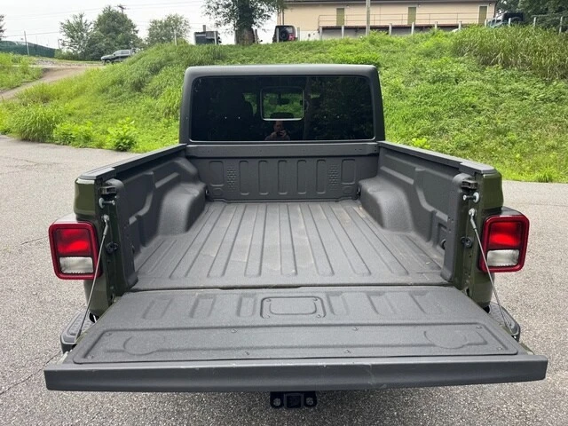 2023 Jeep JT Gladiator - Image 8 of 31