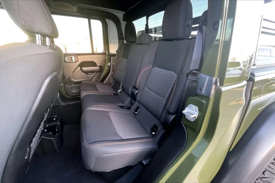 2023 Jeep JT Gladiator - Image 15 of 19