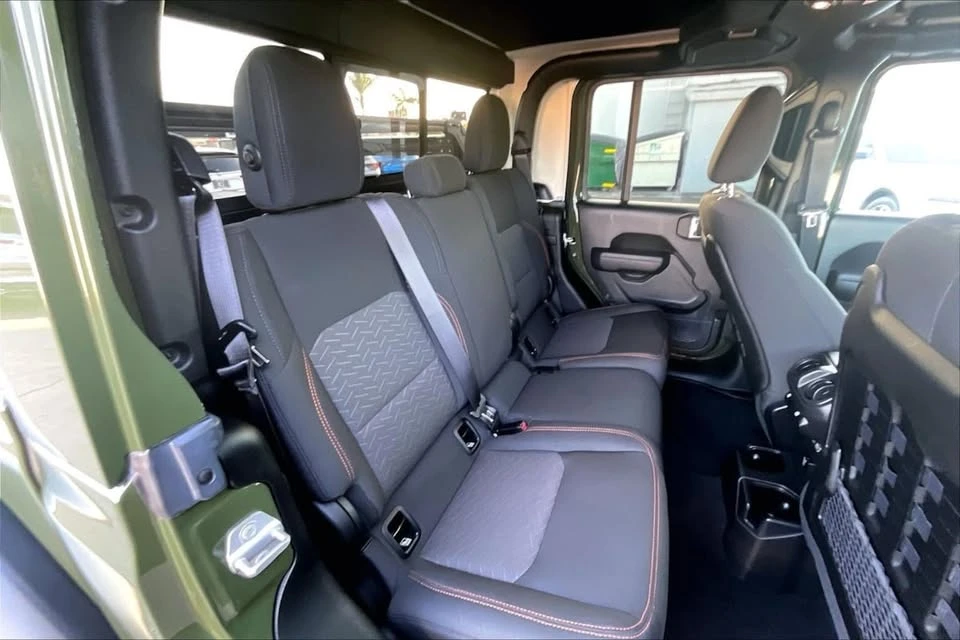 2023 Jeep JT Gladiator - Image 16 of 19