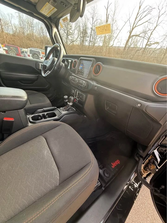 2023 Jeep JT Gladiator - Image 9 of 16