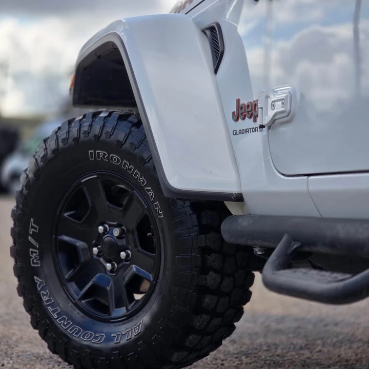 2023 Jeep JT Gladiator - Image 18 of 19