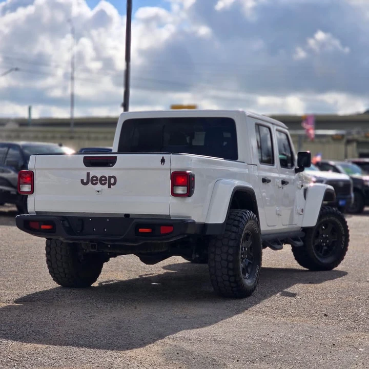 2023 Jeep JT Gladiator - Image 14 of 19