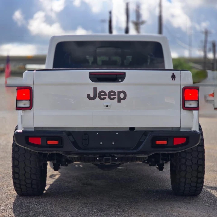 2023 Jeep JT Gladiator - Image 15 of 19