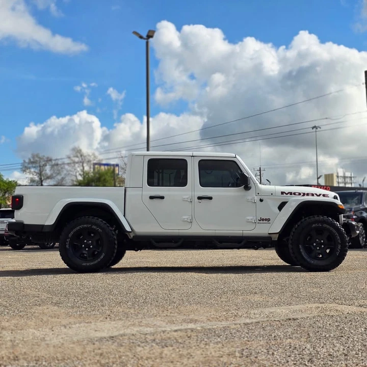 2023 Jeep JT Gladiator - Image 13 of 19