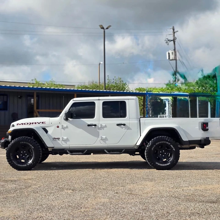 2023 Jeep JT Gladiator - Image 17 of 19