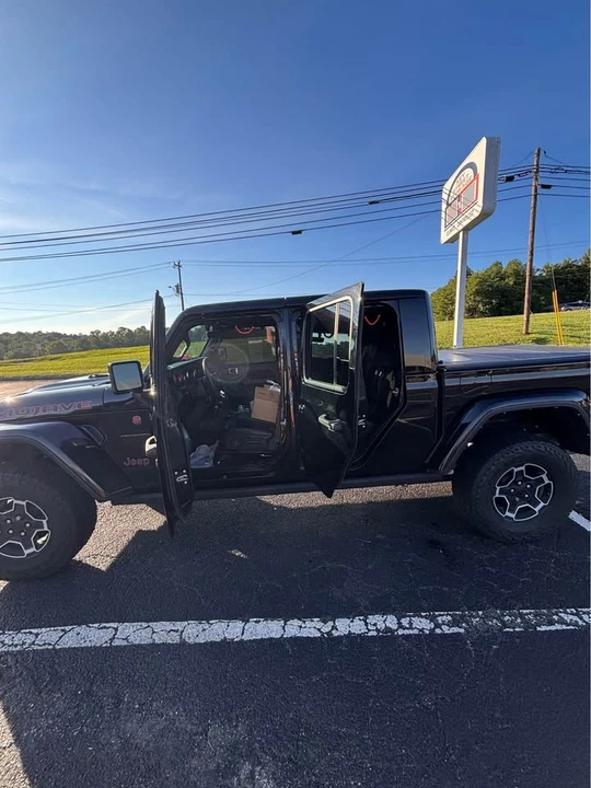 2023 Jeep JT Gladiator - Image 10 of 18