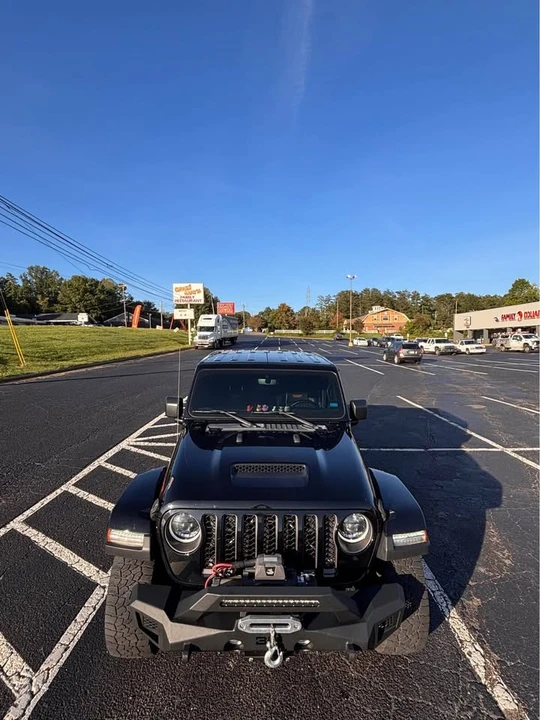 2023 Jeep JT Gladiator - Image 2 of 18