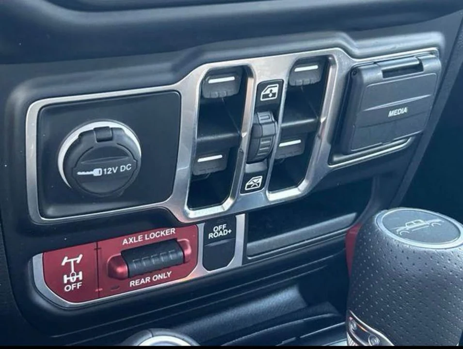 2023 Jeep JT Gladiator - Image 17 of 18