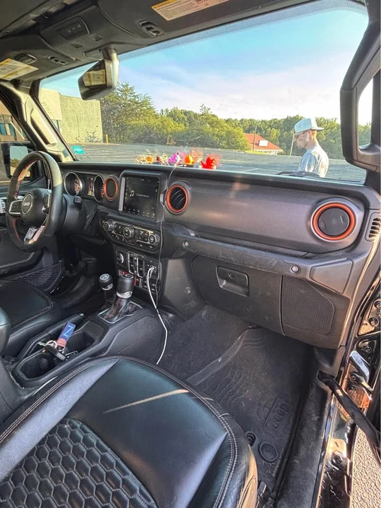2023 Jeep JT Gladiator - Image 14 of 18