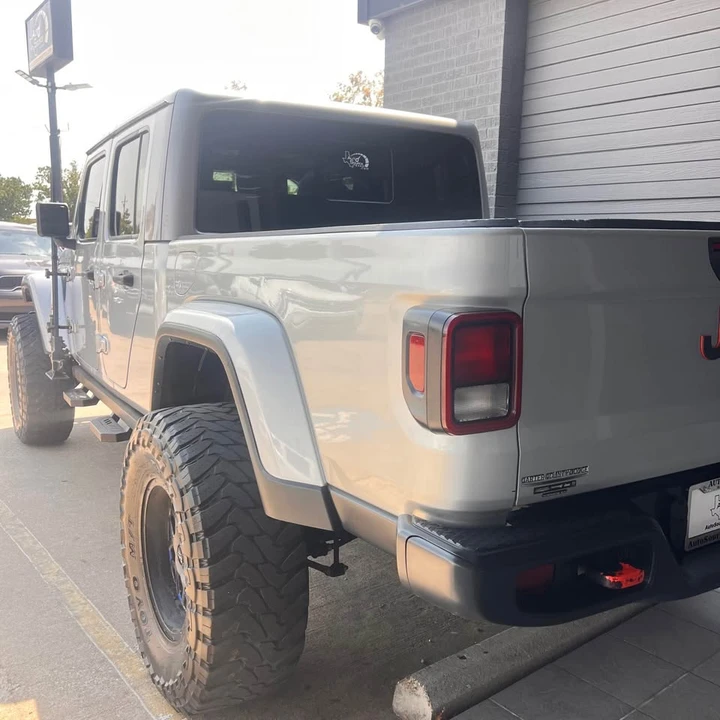 2023 Jeep JT Gladiator - Image 9 of 11