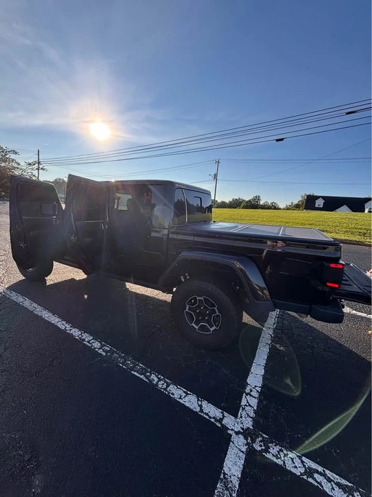 2023 Jeep JT Gladiator - Image 9 of 18