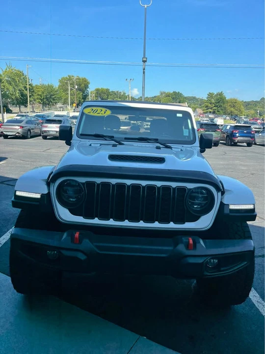 2023 Jeep JT Gladiator - Image 2 of 10