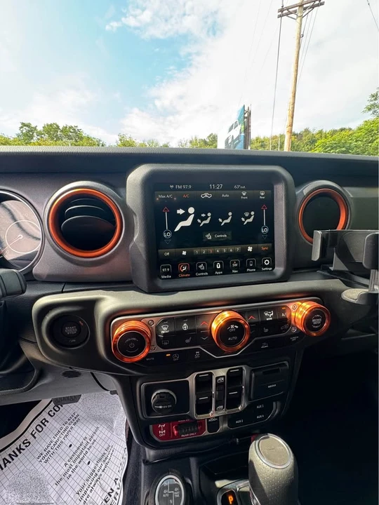 2023 Jeep JT Gladiator - Image 14 of 18