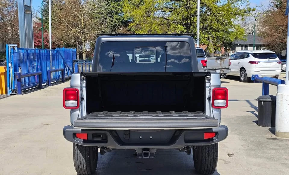 2023 Jeep JT Gladiator - Image 9 of 16
