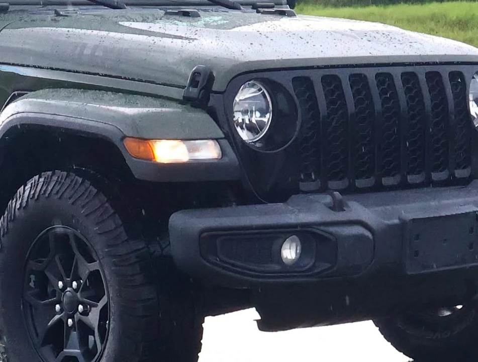 2023 Jeep JT Gladiator - Image 4 of 10