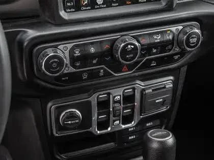 2023 Jeep JT Gladiator - Image 15 of 17