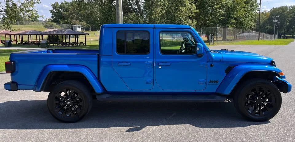 2023 Jeep JT Gladiator - Image 2 of 14