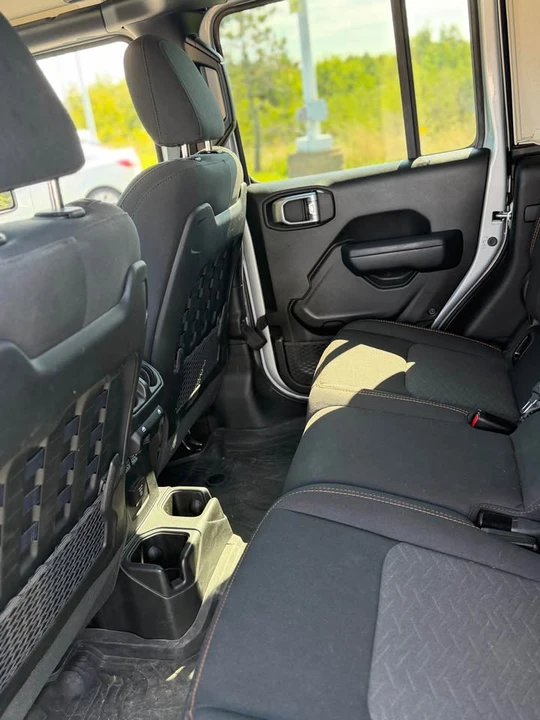 2023 Jeep JT Gladiator - Image 9 of 10