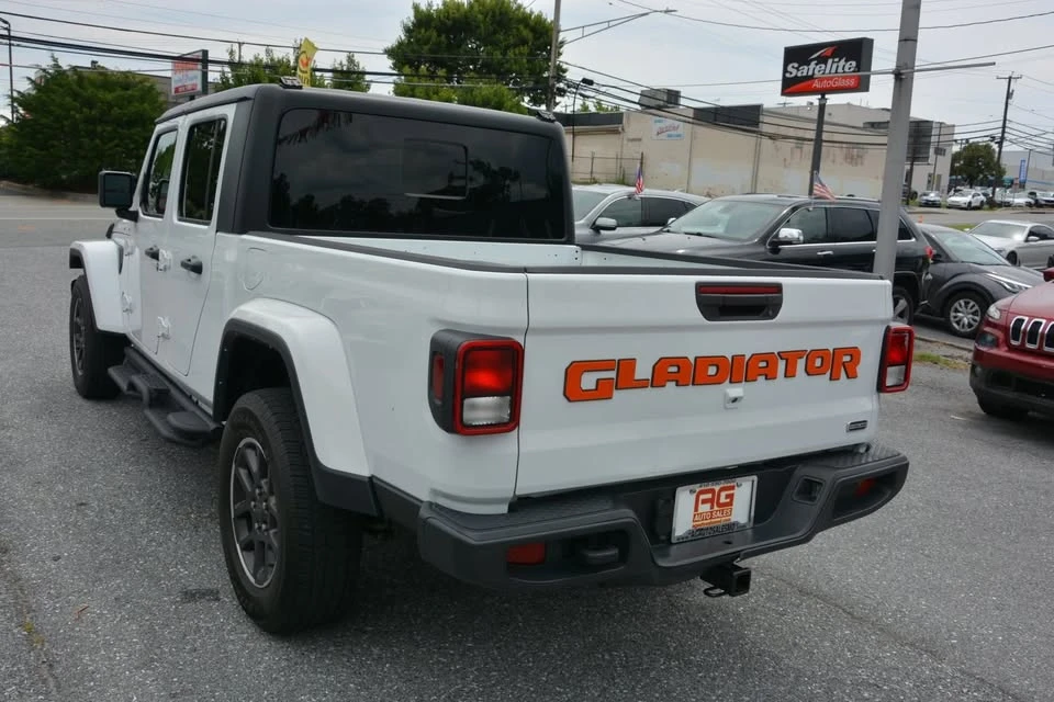 2023 Jeep JT Gladiator - Image 2 of 8