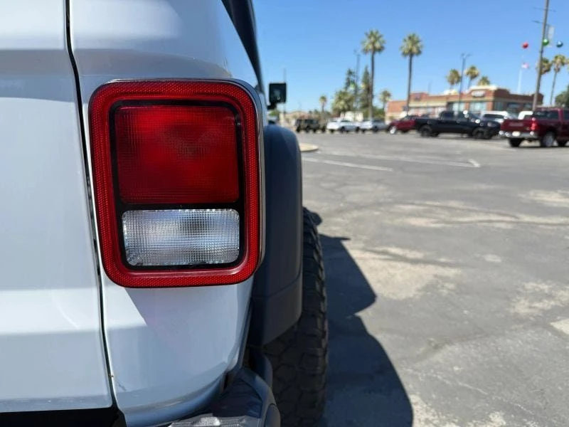 2023 Jeep JT Gladiator - Image 11 of 17