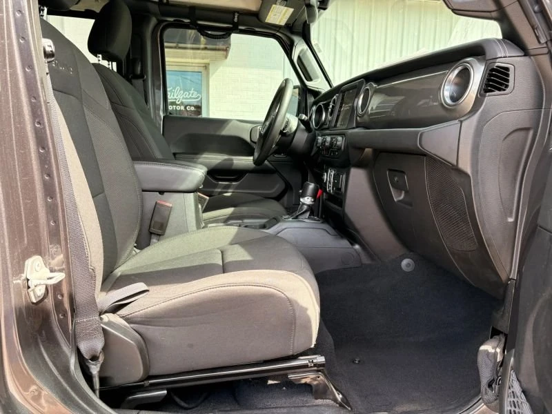 2023 Jeep JT Gladiator - Image 11 of 19