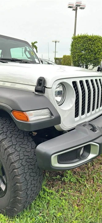 2023 Jeep JT Gladiator - Image 2 of 5
