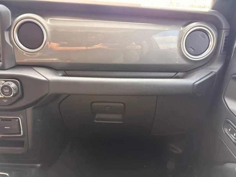 2023 Jeep JT Gladiator - Image 18 of 19