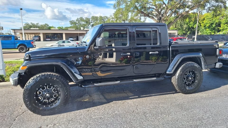2023 Jeep JT Gladiator - Image 2 of 2