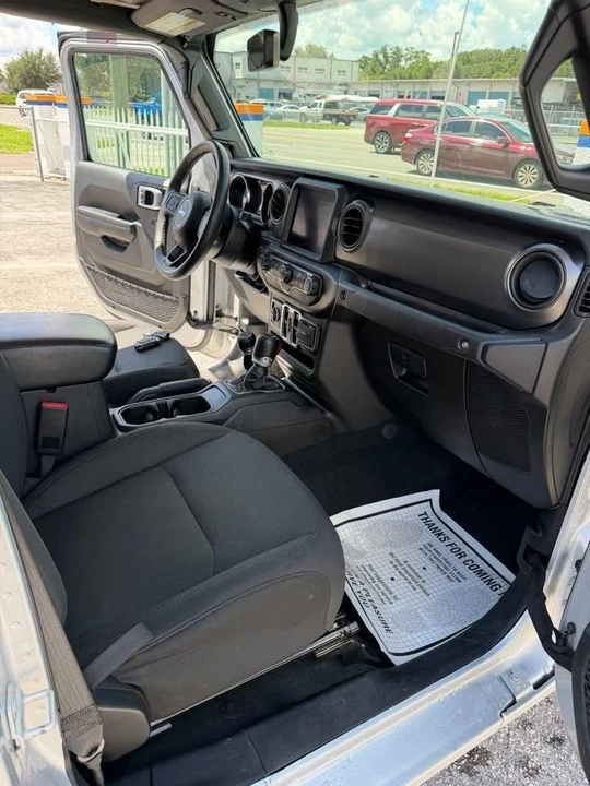 2023 Jeep JT Gladiator - Image 14 of 15