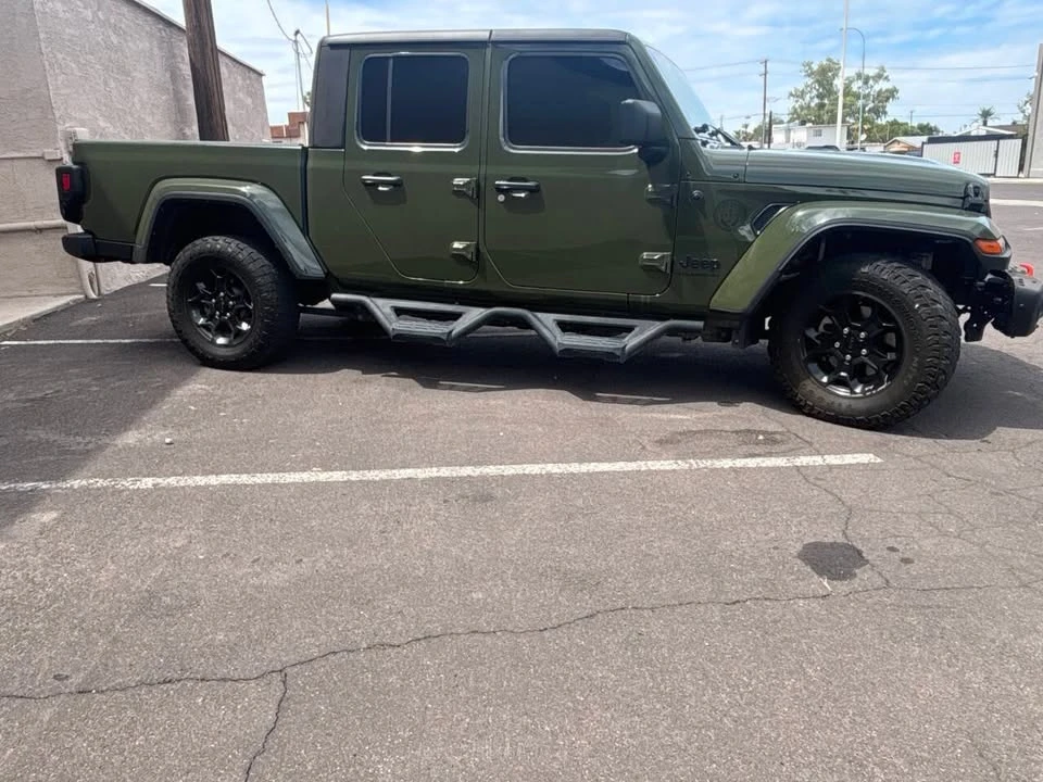 2023 Jeep JT Gladiator - Image 2 of 9