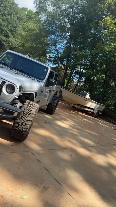 2023 Jeep JT Gladiator - Image 2 of 4