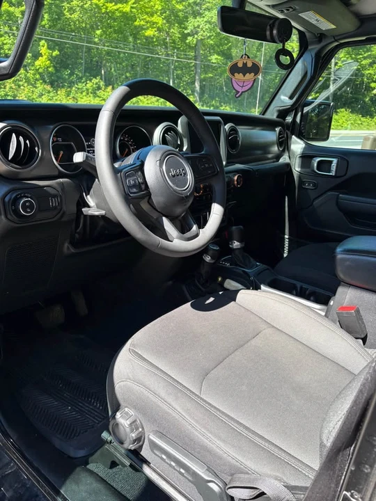 2023 Jeep JT Gladiator - Image 3 of 10