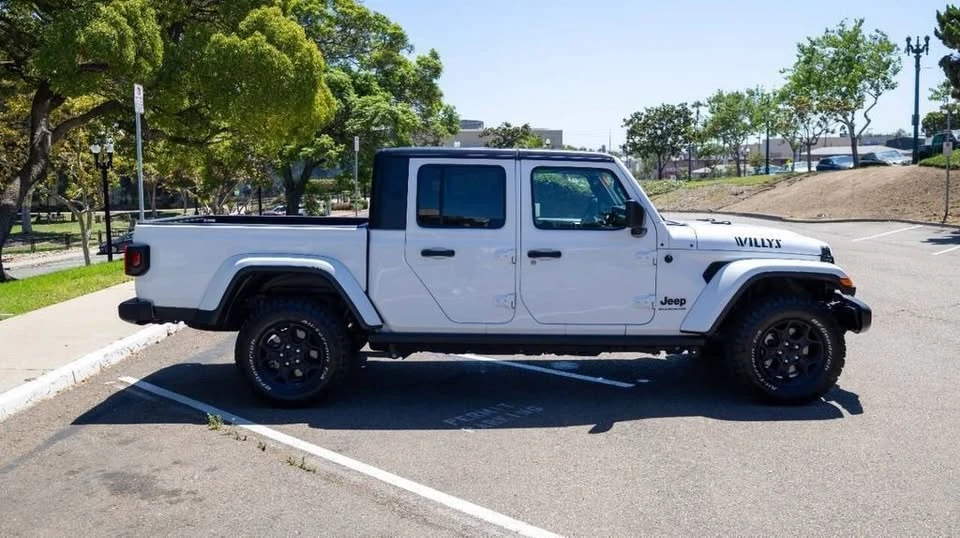 2023 Jeep JT Gladiator - Image 8 of 13
