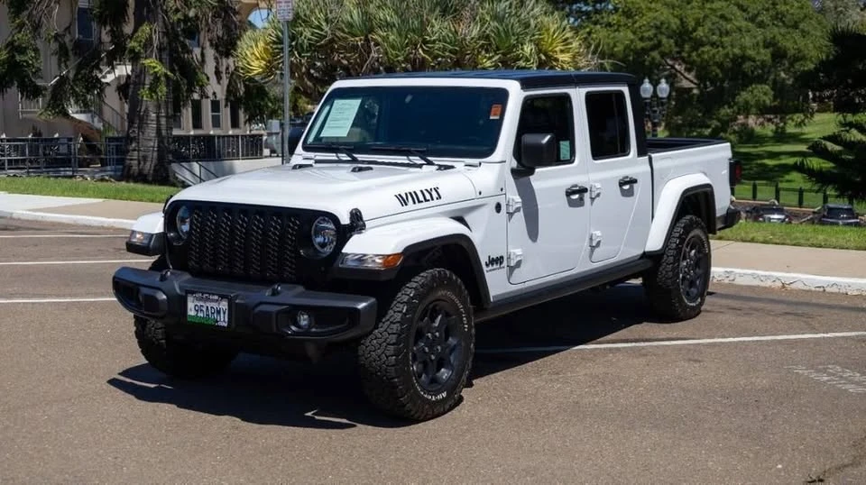 2023 Jeep JT Gladiator - Image 2 of 13