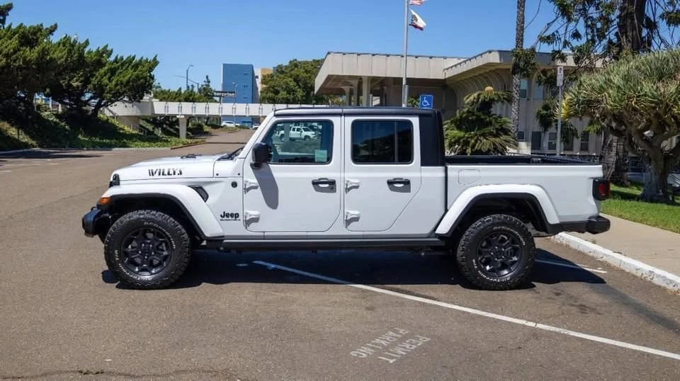 2023 Jeep JT Gladiator - Image 11 of 13