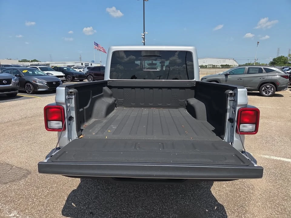 2023 Jeep JT Gladiator - Image 5 of 16