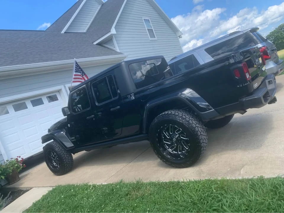 2023 Jeep JT Gladiator - Image 2 of 5