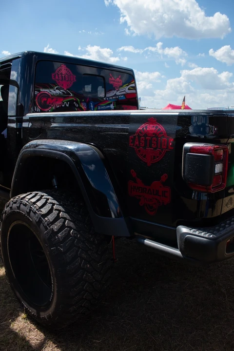 2023 Jeep JT Gladiator - Image 2 of 7