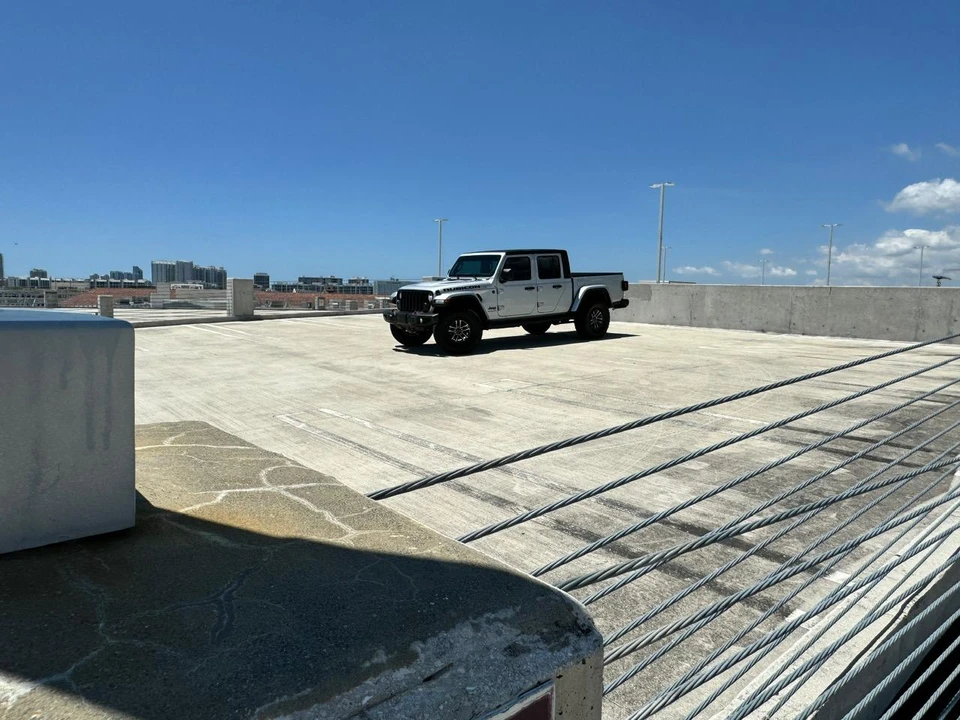 2023 Jeep JT Gladiator - Image 2 of 31