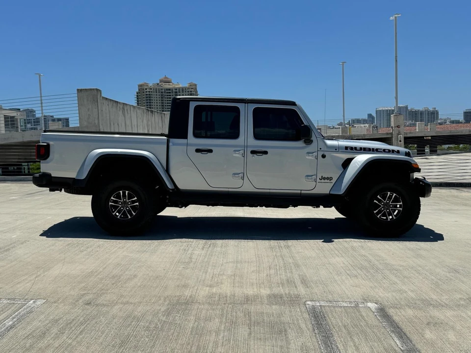 2023 Jeep JT Gladiator - Image 18 of 31
