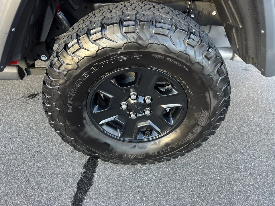 2023 Jeep JT Gladiator - Image 11 of 12