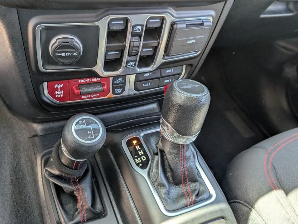 2023 Jeep JT Gladiator - Image 24 of 30