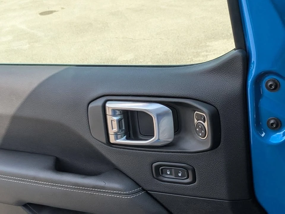 2023 Jeep JT Gladiator - Image 18 of 19