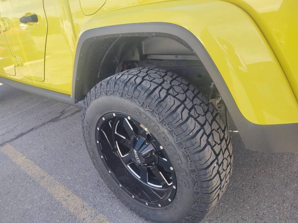 2023 Jeep JT Gladiator - Image 5 of 16