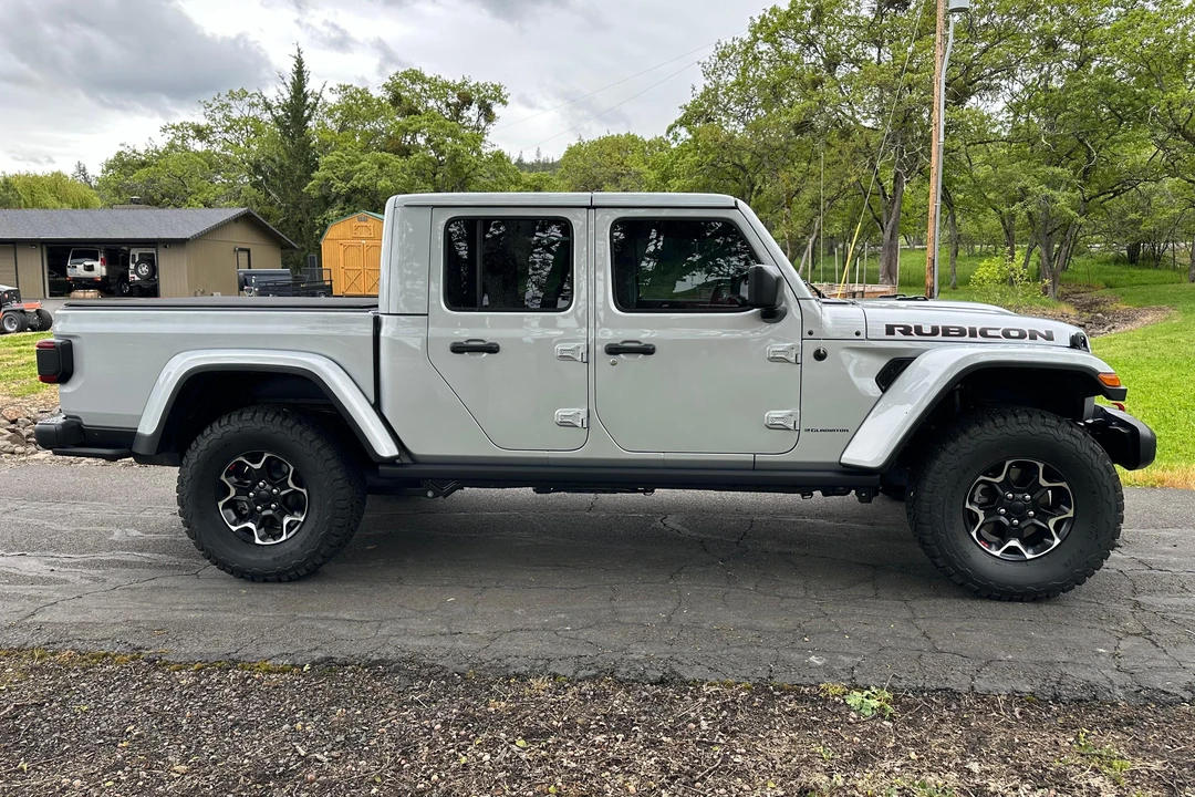 2023 Jeep JT Gladiator - Image 3 of 31