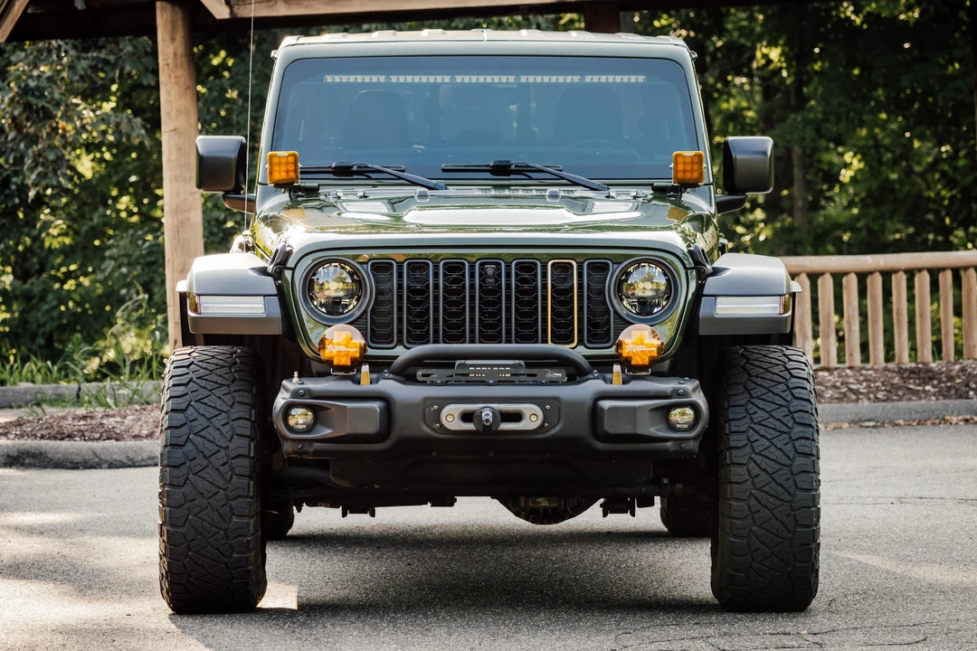 2023 Jeep JT Gladiator - Image 2 of 31